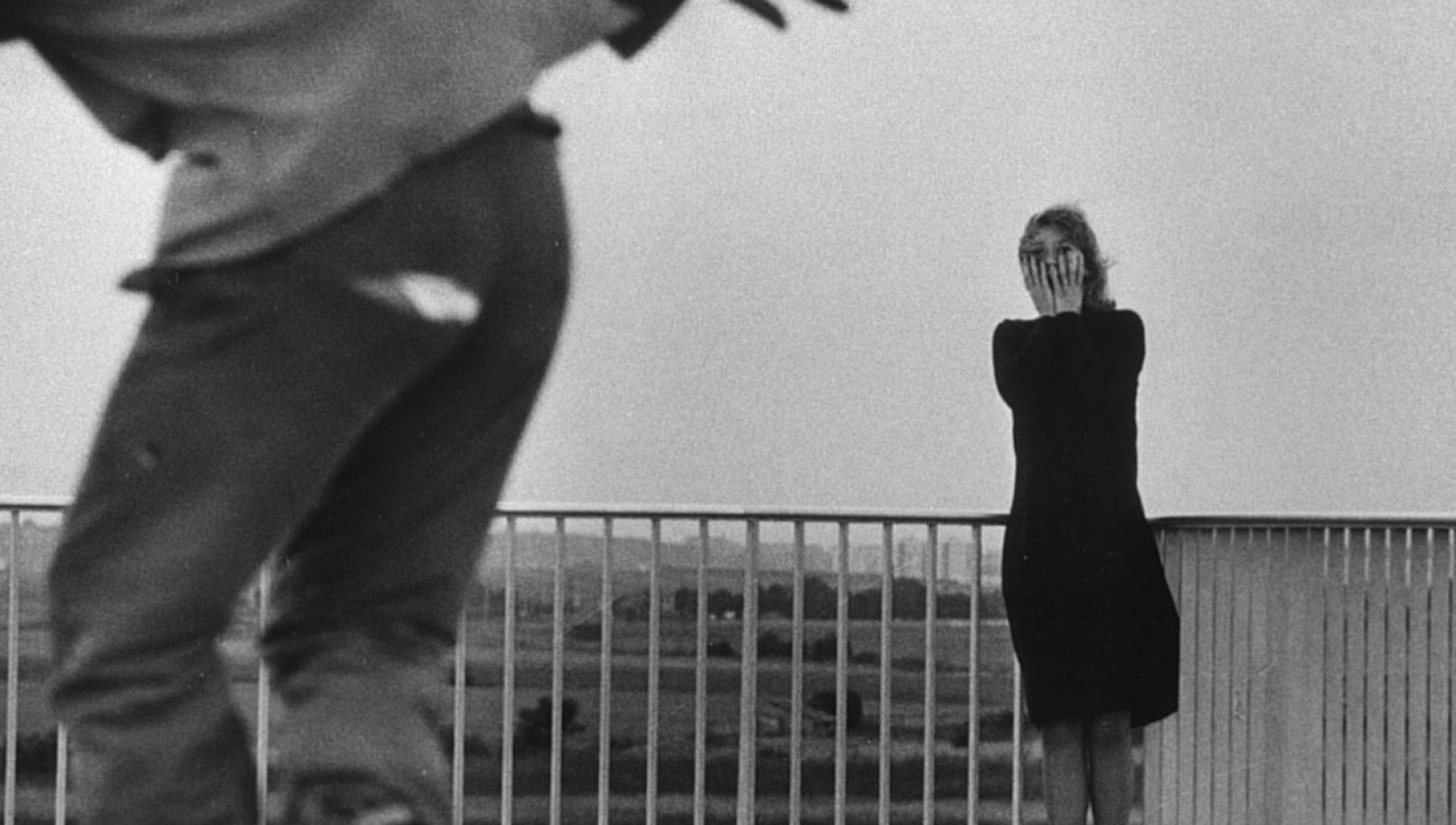 A man falling <br> Teho Teardo suona La Jetée